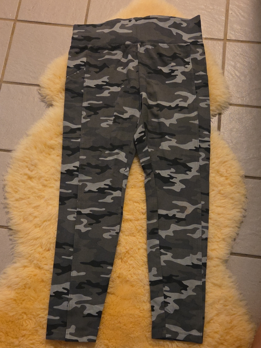 Lou & Grey Women's Camo Leggings